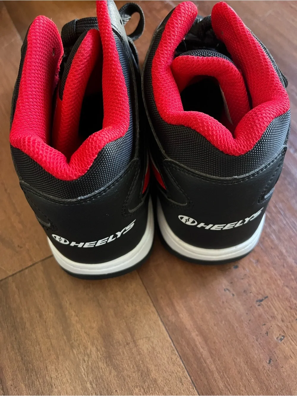 Heelys stylish black